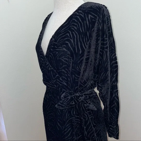Paris Atelier & Other Stories Black Zebra Texture  Velvet Wrap Dress Size Small - Picture 9 of 15